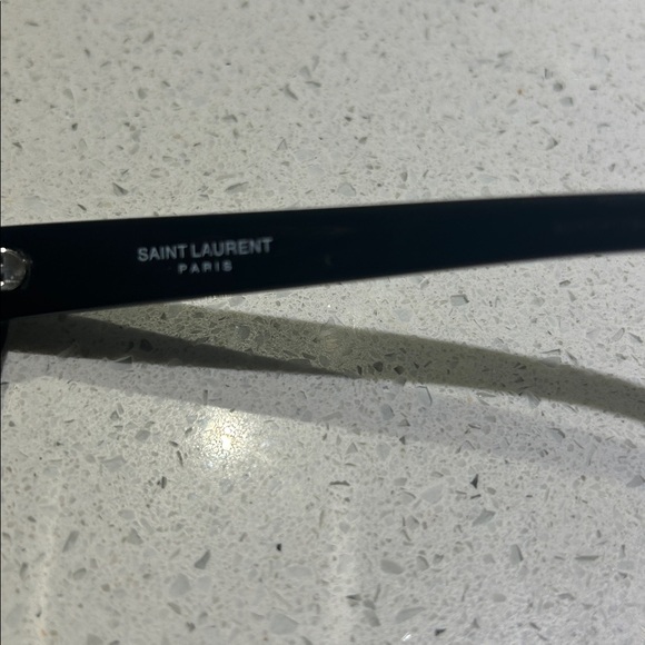 Black Cat-Eye Sunglasses - Picture 6 of 6